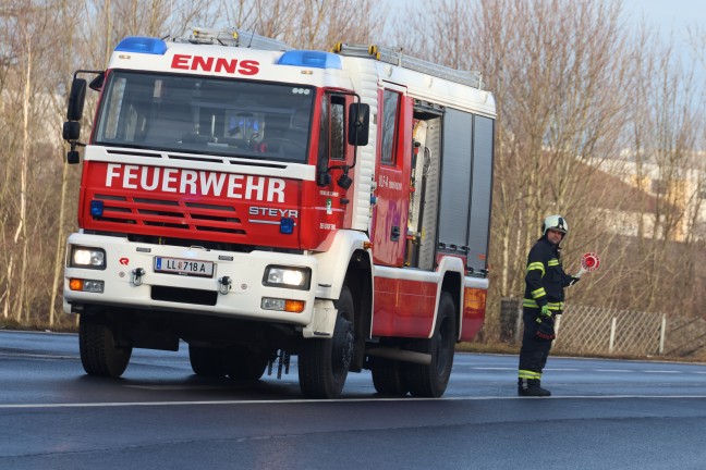 Verkehrsunfall zwischen zwei Autos im Bereich der Autobahnanschlussstelle in Enns