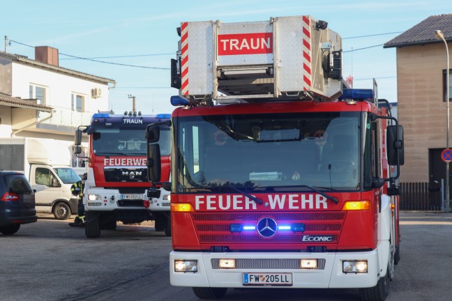 Brand im Brogebude eines Firmenkomplexes in Traun sorgt fr Einsatz zweier Feuerwehren