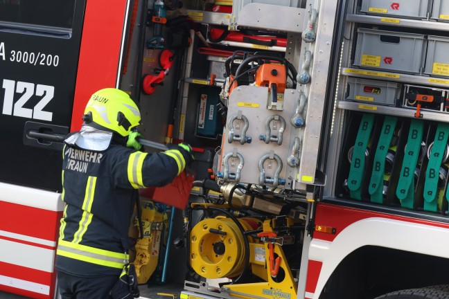 Brand im Brogebude eines Firmenkomplexes in Traun sorgt fr Einsatz zweier Feuerwehren