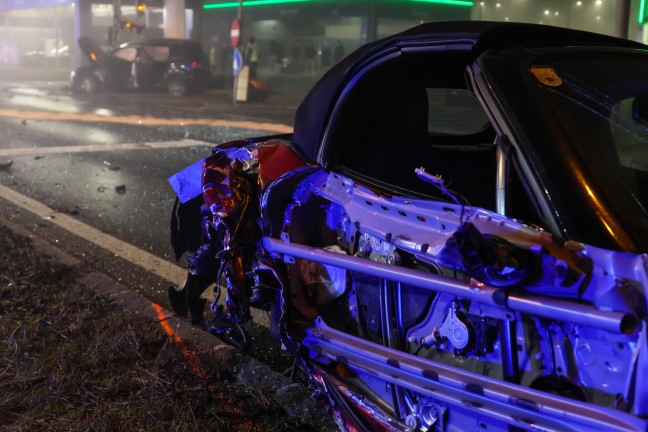 Verfolgungsjagd endet an Straensperre in Traun mit schwerem Crash und fnf teils Schwerverletzten