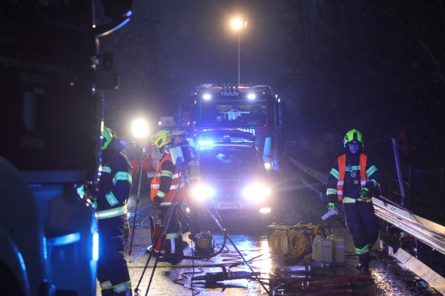 Tdlicher Frontalcrash: Autolenker starb bei Kollision mit LKW auf Kremstalstrae in Traun