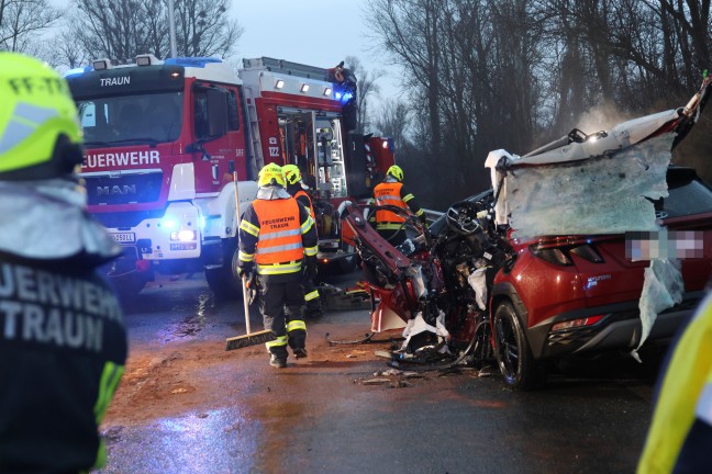 Tdlicher Frontalcrash: Autolenker starb bei Kollision mit LKW auf Kremstalstrae in Traun