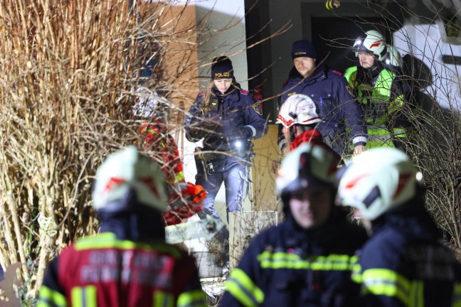 Kaminofen angeheizt: Einsatz der Feuerwehr bei Brand in einem Wohnhaus in Grnau im Almtal