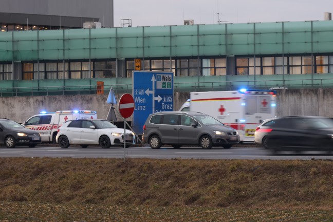 PKW gegen Fahrrad: Notarzt und Rettung nach Unfall auf Wiener Strae bei Marchtrenk im Einsatz