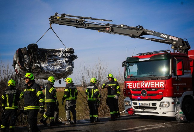 Ein Toter nach Frontalkollision auf der Lamprechtshausener Strae in Neukirchen an der Enknach