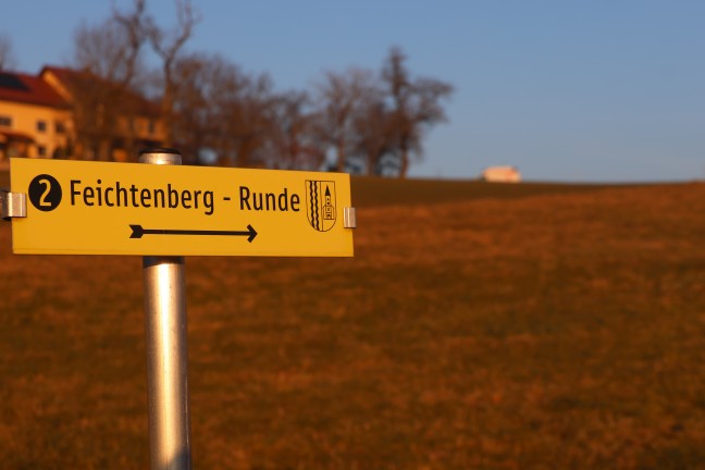 Personenrettung: Notarzthubschrauber, Rettung und Feuerwehr nach Forstunfall in Kirchham im Einsatz