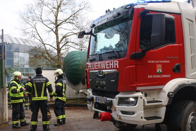 Chlorgasaustritt in einem Erlebnisbad in Bad Schallerbach sorgte fr Einsatz der Feuerwehr