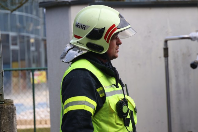 Chlorgasaustritt in einem Erlebnisbad in Bad Schallerbach sorgte fr Einsatz der Feuerwehr