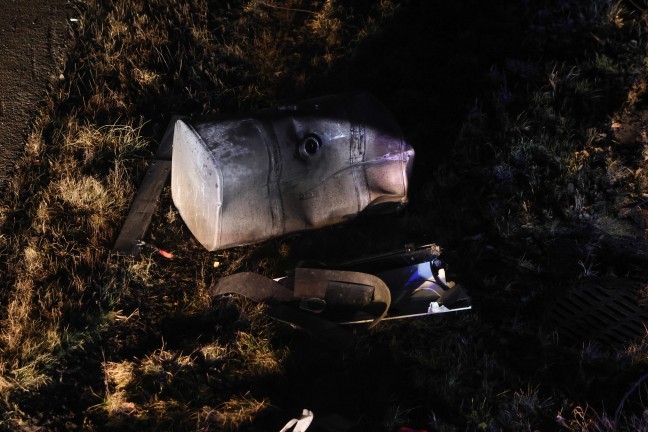 Totalsperre: LKW-Sattelzug bei schwerem Unfall auf Innkreisautobahn in Ort im Innkreis umgestrzt