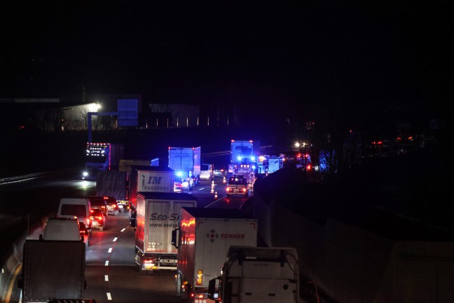 Schwerst verletzt: Bulgare (31) bei Panne auf Innkreisautobahn in Andrichsfurt von LKW erfasst