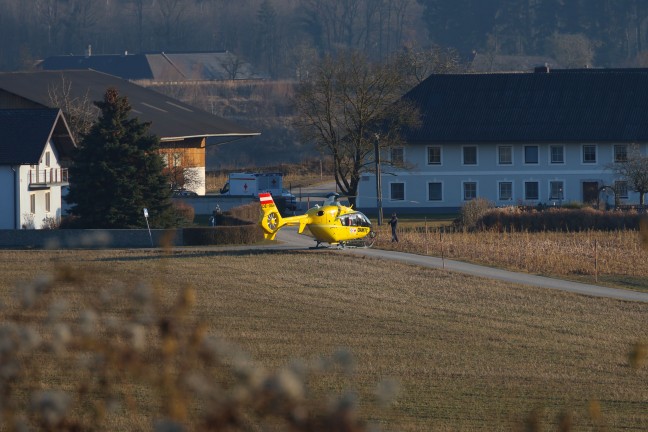 Notarzthubschrauber nach schwerem Unfall bei Holzarbeiten in Dietach im Einsatz