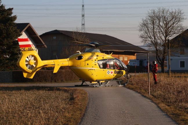 Notarzthubschrauber nach schwerem Unfall bei Holzarbeiten in Dietach im Einsatz