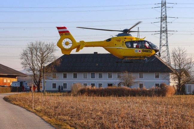 Notarzthubschrauber nach schwerem Unfall bei Holzarbeiten in Dietach im Einsatz