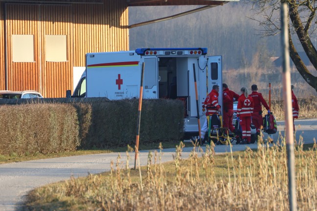 Notarzthubschrauber nach schwerem Unfall bei Holzarbeiten in Dietach im Einsatz