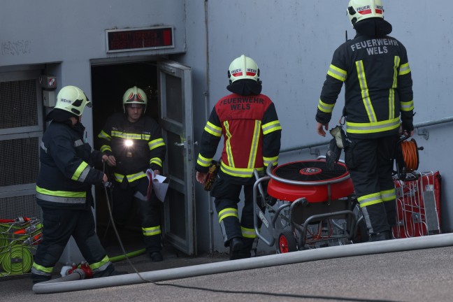 Brandeinsatz in der Tiefgarage einer Wohnanlage in Wels-Neustadt