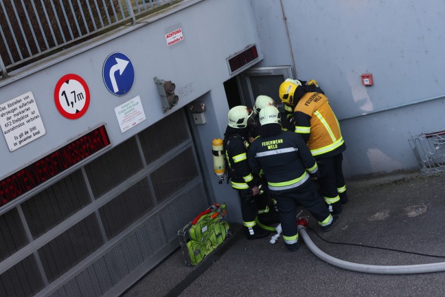 Brandeinsatz in der Tiefgarage einer Wohnanlage in Wels-Neustadt