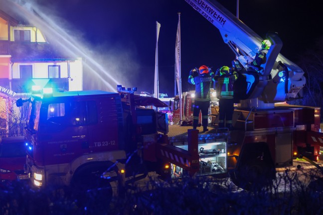 Groeinsatz: Neun Feuerwehren bei Brand in einem Hotel in Vorderstoder im Einsatz