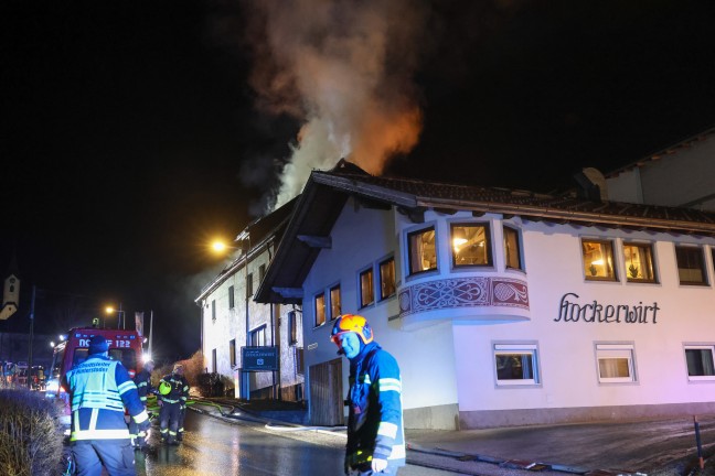 Groeinsatz: Neun Feuerwehren bei Brand in einem Hotel in Vorderstoder im Einsatz