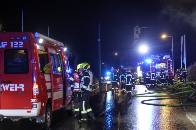 Groeinsatz: Neun Feuerwehren bei Brand in einem Hotel in Vorderstoder im Einsatz