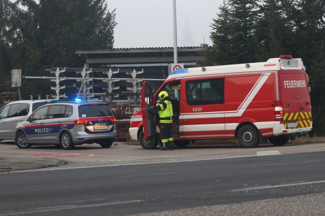 Auto bei Verkehrsunfall in Gunskirchen gegen Gartenzaun gekracht