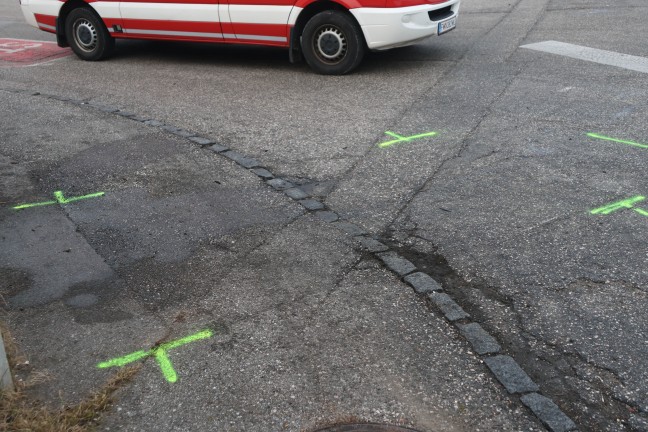 Auto bei Verkehrsunfall in Gunskirchen gegen Gartenzaun gekracht