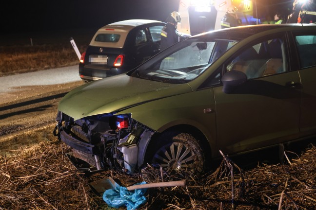 PKW bei Verkehrsunfall in Sipbachzell gegen entgegenkommendes Auto geschleudert