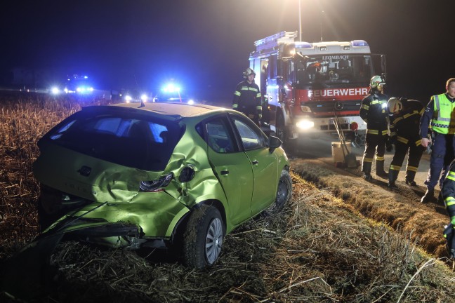 PKW bei Verkehrsunfall in Sipbachzell gegen entgegenkommendes Auto geschleudert