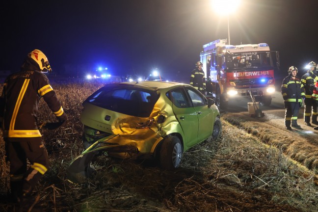 PKW bei Verkehrsunfall in Sipbachzell gegen entgegenkommendes Auto geschleudert