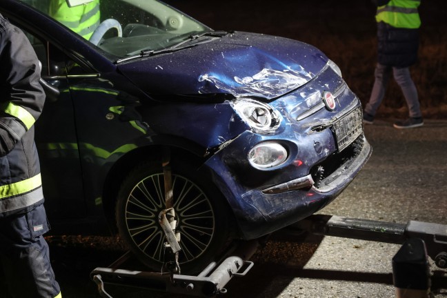 PKW bei Verkehrsunfall in Sipbachzell gegen entgegenkommendes Auto geschleudert