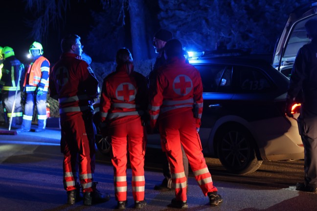 Verkehrsunfall in Sipbachzell: Lenker verlor bei Chaosfahrt smtliche Autoteile und sogar seine Hose