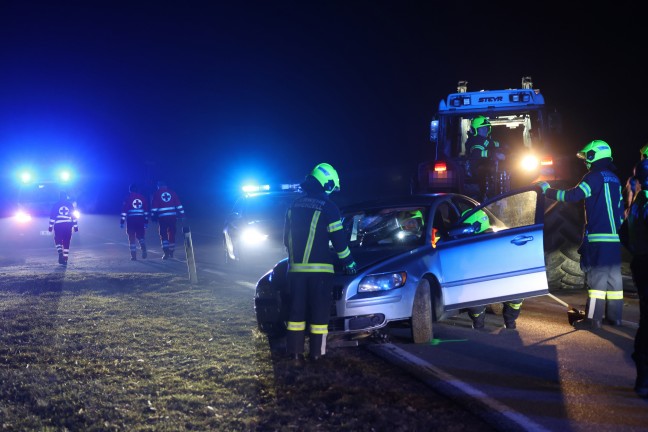 Verkehrsunfall in Sipbachzell: Lenker verlor bei Chaosfahrt smtliche Autoteile und sogar seine Hose