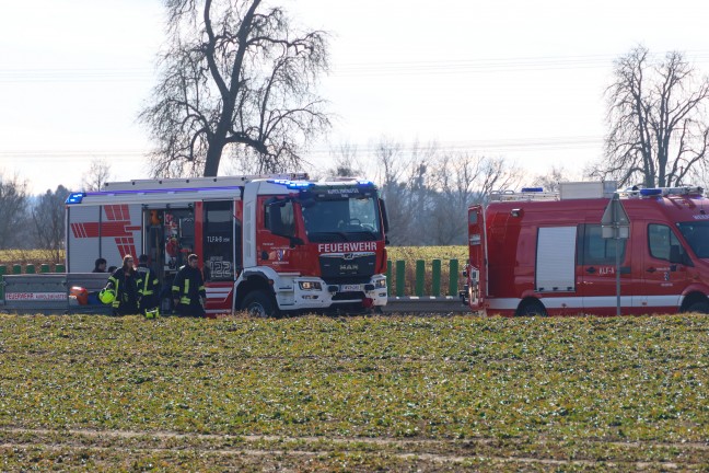 PKW gegen LKW: Grere Menge Diesel bei Unfall auf Hausruckstrae in Aurolzmnster ausgetreten