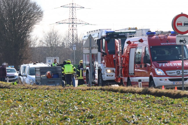 PKW gegen LKW: Grere Menge Diesel bei Unfall auf Hausruckstrae in Aurolzmnster ausgetreten