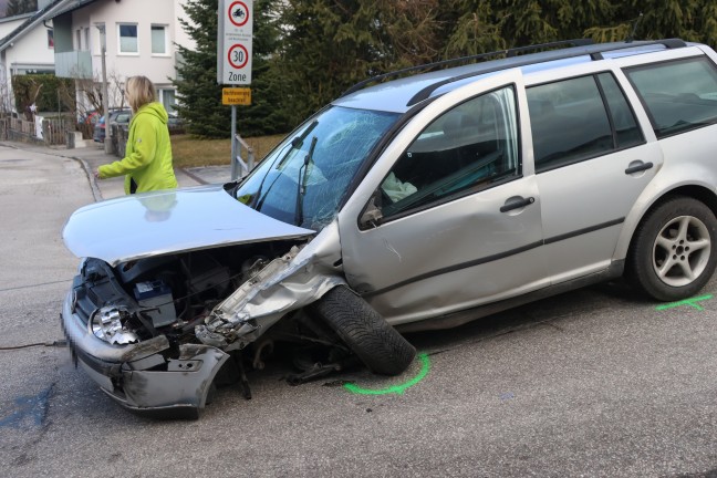 PKW-Crash: Verkehrsunfall in Kirchdorf an der Krems fordert zwei Verletzte