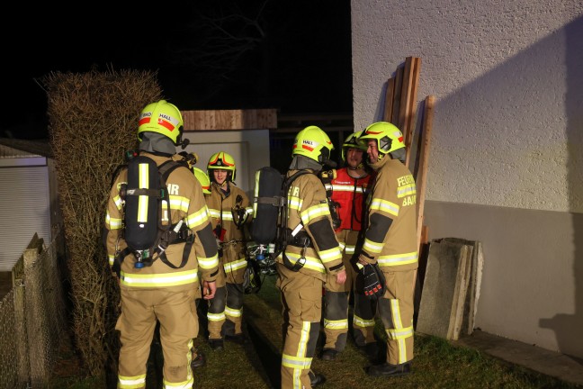 Nchtlicher Einsatz der Feuerwehr bei Brand von Akkugerten in einem Wohnhaus in Bad Hall