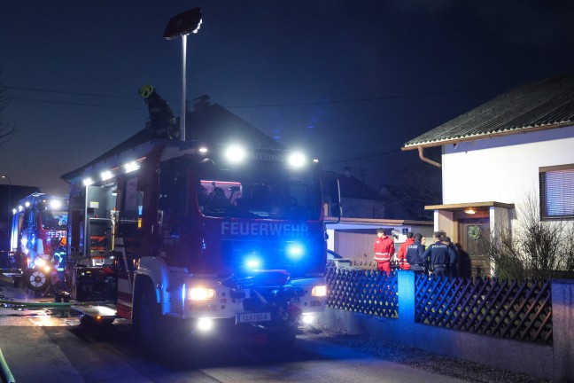 Drei Feuerwehren bei Brand eines Nebengebudes bei einem Wohnhaus in Traun im Einsatz