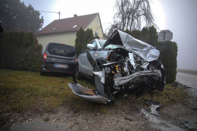 Schwerer Kreuzungscrash zwischen zwei PKW bei Oftering fordert zwei Verletzte