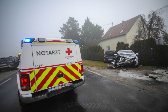 Schwerer Kreuzungscrash zwischen zwei PKW bei Oftering fordert zwei Verletzte