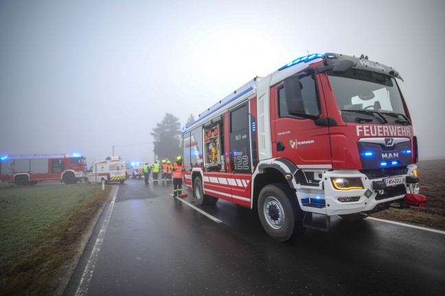 Schwerer Kreuzungscrash zwischen zwei PKW bei Oftering fordert zwei Verletzte