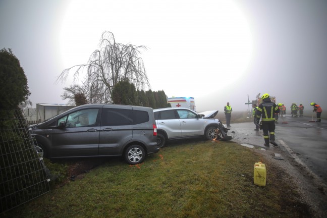 Schwerer Kreuzungscrash zwischen zwei PKW bei Oftering fordert zwei Verletzte