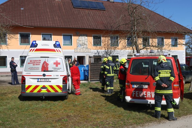 Fnf Feuerwehren bei Zimmerbrand in einem Vierkanter in Ried im Traunkreis im Einsatz