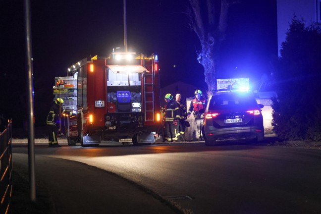 Schwerer Verkehrsunfall: Insassen nach Autoberschlag in Stadl-Paura allesamt unverletzt