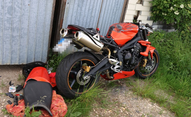 Tödlicher Motorradunfall: Motorradlenker nach Sturz in Taiskirchen im Innkreis von Auto überrollt