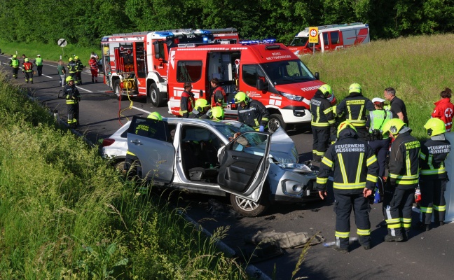 Sieben teils Schwerverletzte bei folgenschwerem Crash auf Kremstalstraße bei Ansfelden