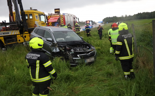 Unfall zwischen Reisebus und PKW auf Westautobahn bei Eggendorf im Traunkreis fordert zwei Verletzte