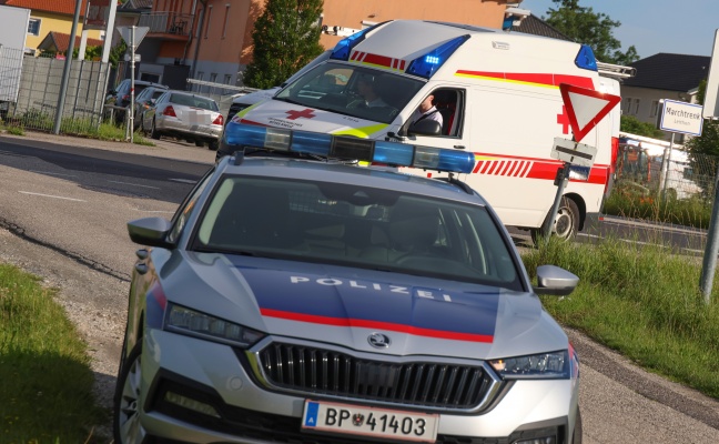 Auffahrunfall mit drei beteiligten Autos im dichten Abendverkehr auf Wiener Straße in Marchtrenk