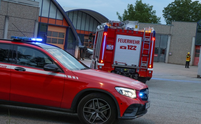 Lautes Zischgeräusch bei Unternehmen in Wels-Lichtenegg löste Einsatz der Feuerwehr aus
