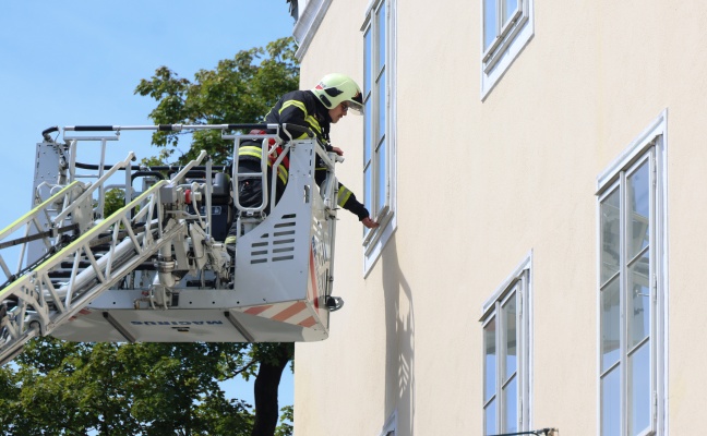 Piepsender-Rauchmelder-l-ste-Einsatz-der-Feuerwehr-in-Wels-Innenstadt-aus