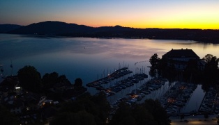 Schörfling am Attersee: Wasserrettung und Feuerwehr bei Personensuche am Attersee im Einsatz