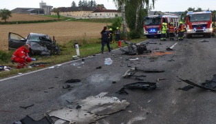 Folgenschwerer Crash zwischen PKW und LKW auf Voralpenstraße bei Rohr im Kremstal